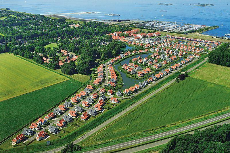 Wunderschoenes-Freistehendes-Ferienhaus-An-Der-See-Sauna-Strand-Yachthafen-Wlan Bruinisse Exterior photo