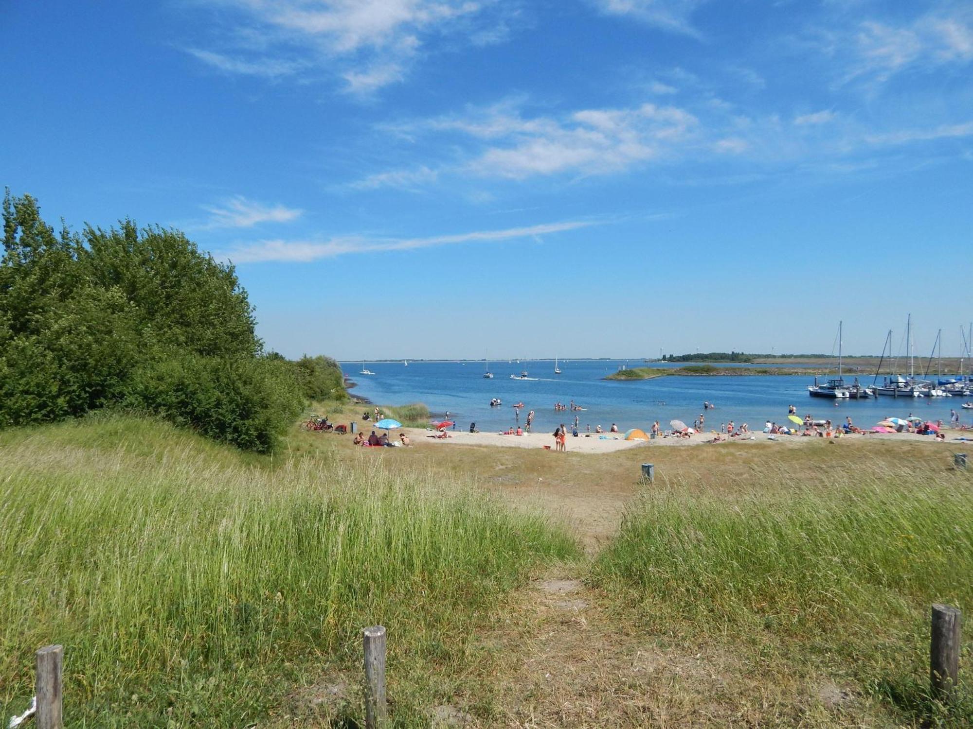 Wunderschoenes-Freistehendes-Ferienhaus-An-Der-See-Sauna-Strand-Yachthafen-Wlan Bruinisse Exterior photo